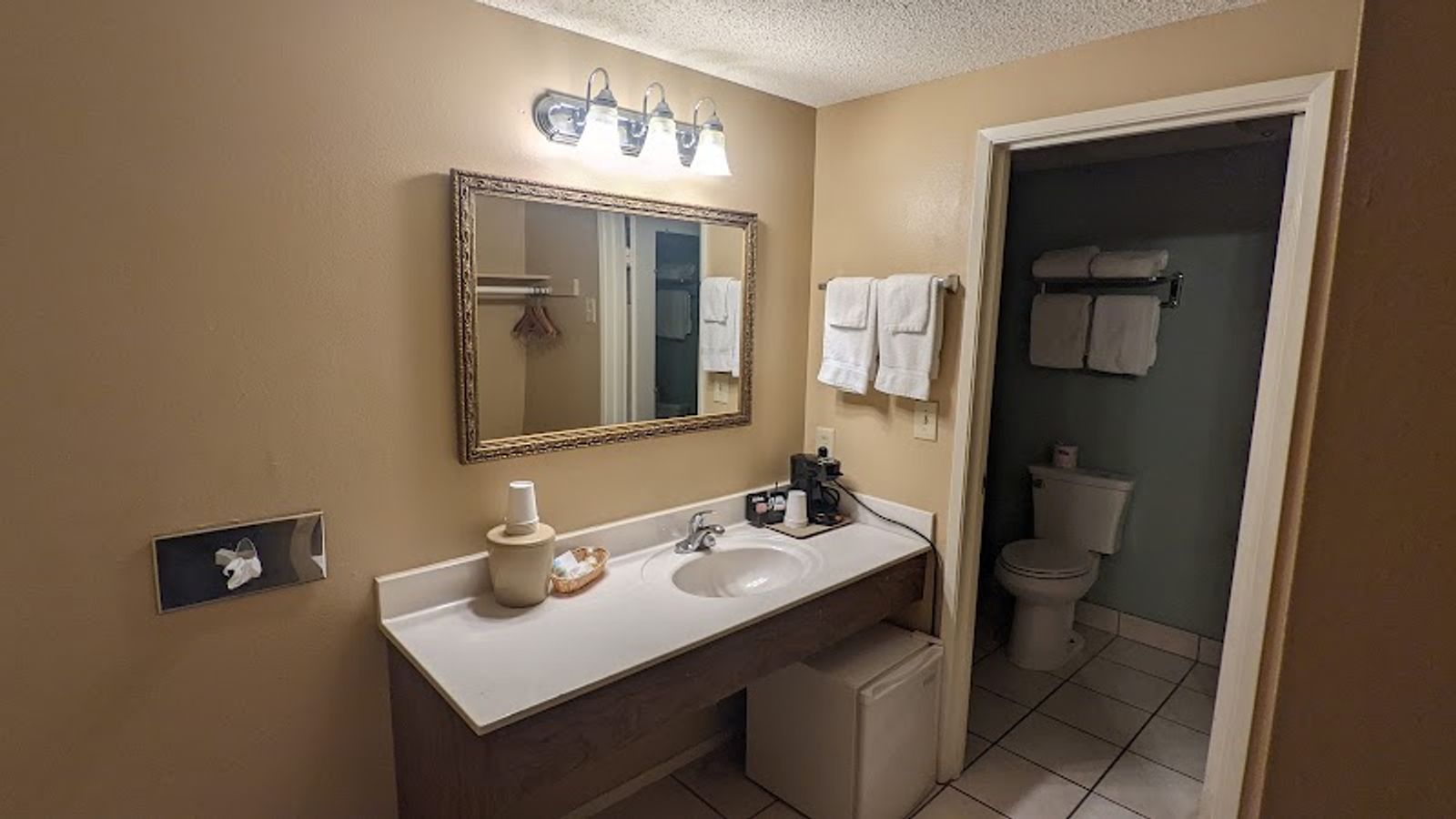 Photo of Lamp Liter Inn