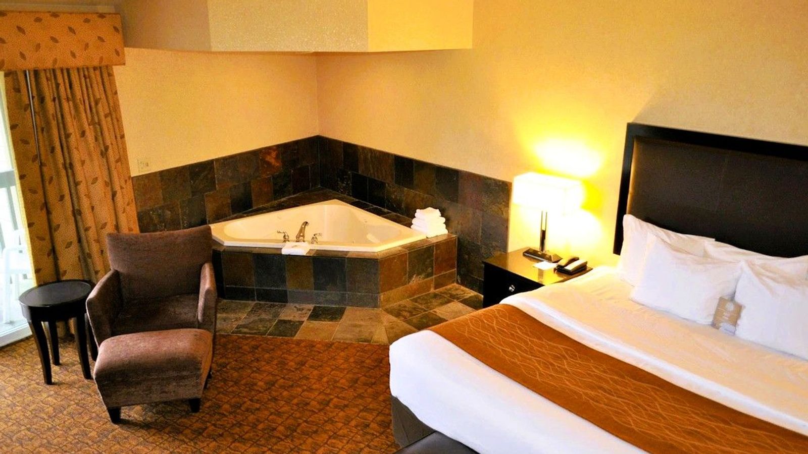 Comfort Inn & Suites - King suites with private in-room hot tubs