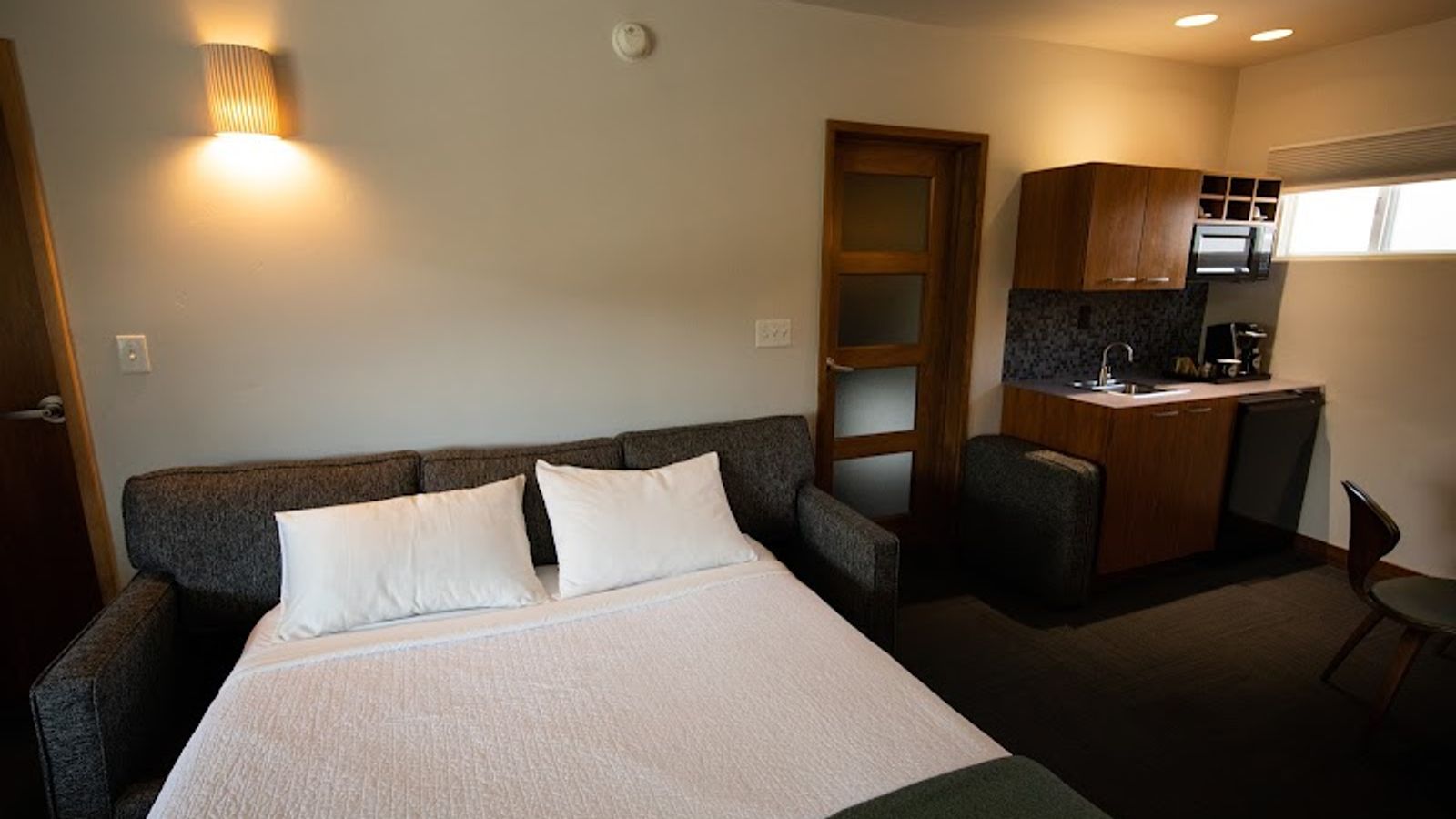 Photo of Modern Hotel