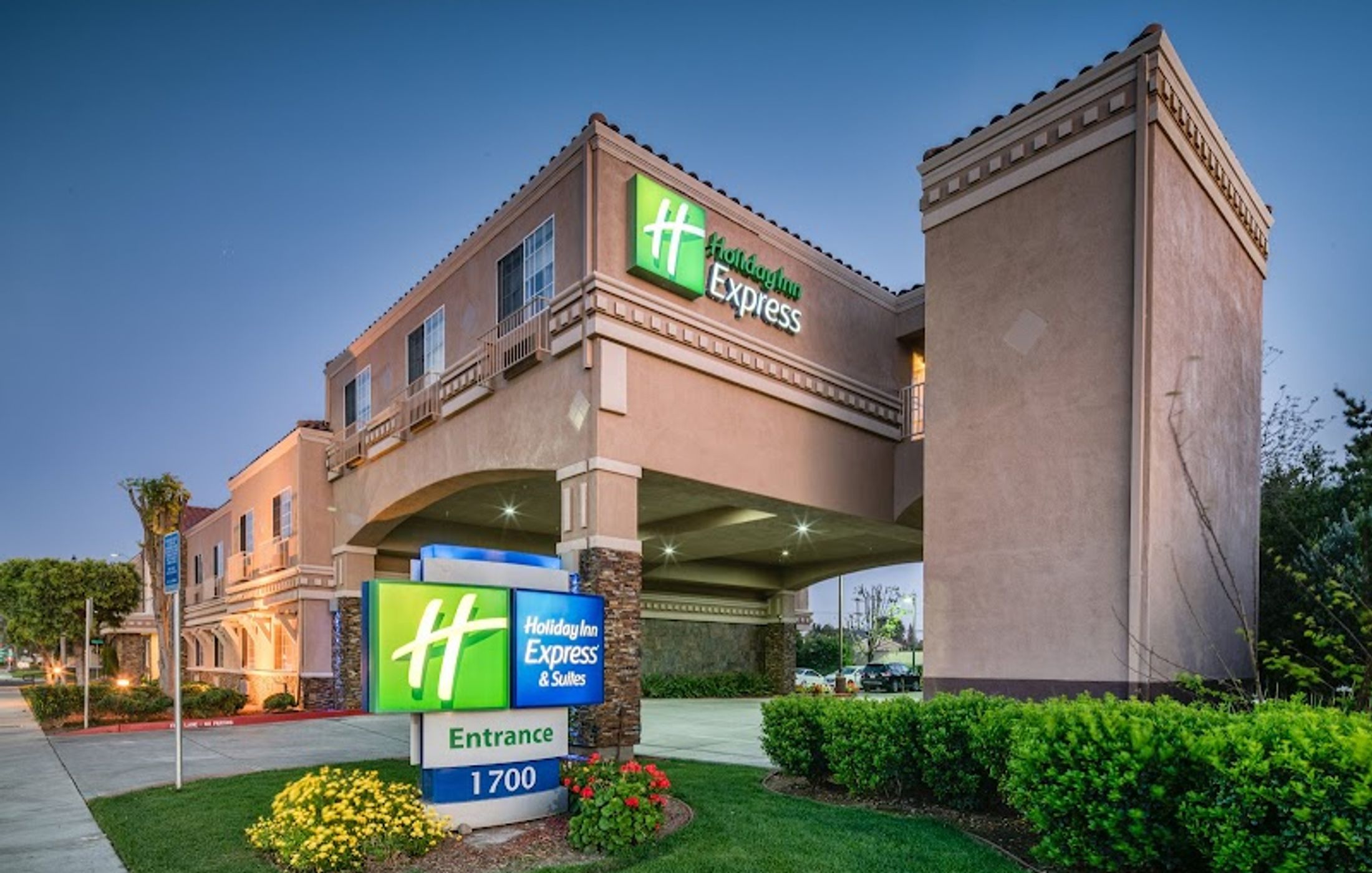 Holiday Inn Express & Suites Santa Clara by IHG