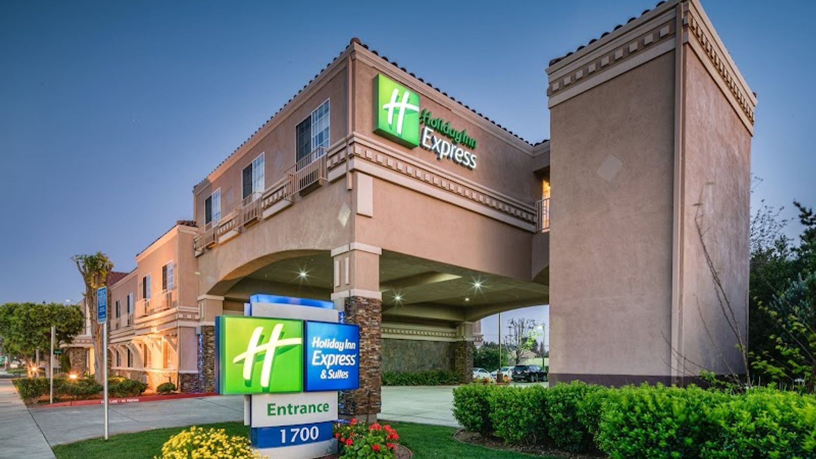 Holiday Inn Express & Suites Santa Clara by IHG