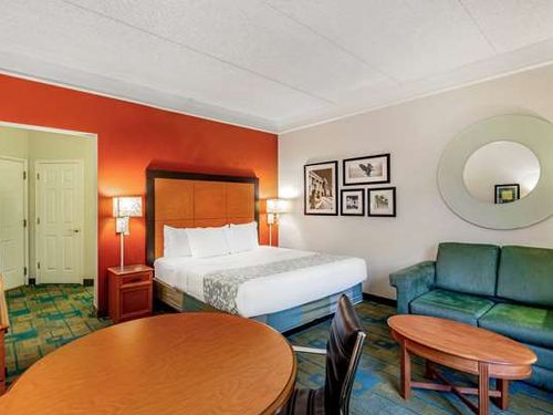 Photo of La Quinta Inn & Suites by Wyndham Fremont / Silicon Valley