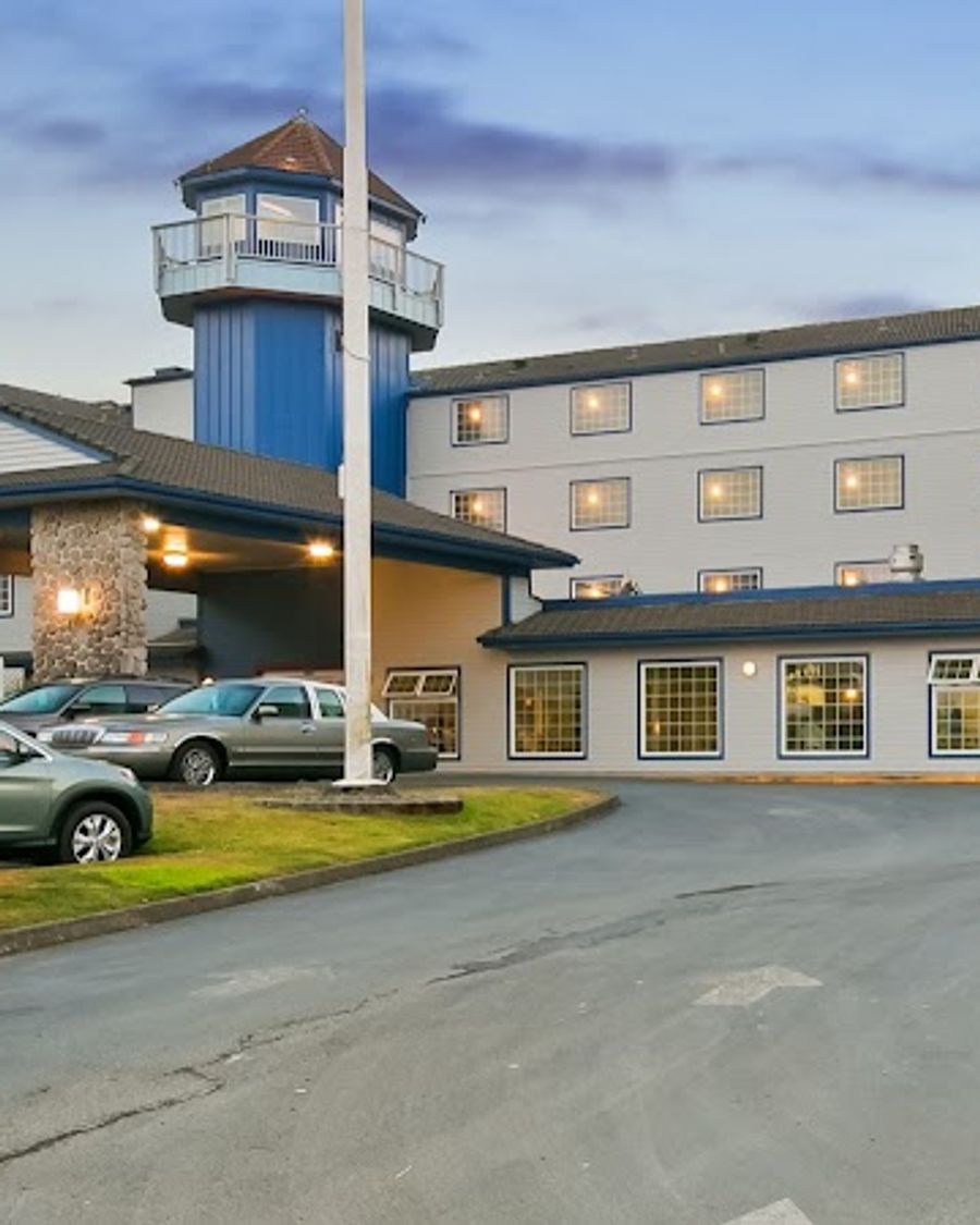Lighthouse Suites Inn