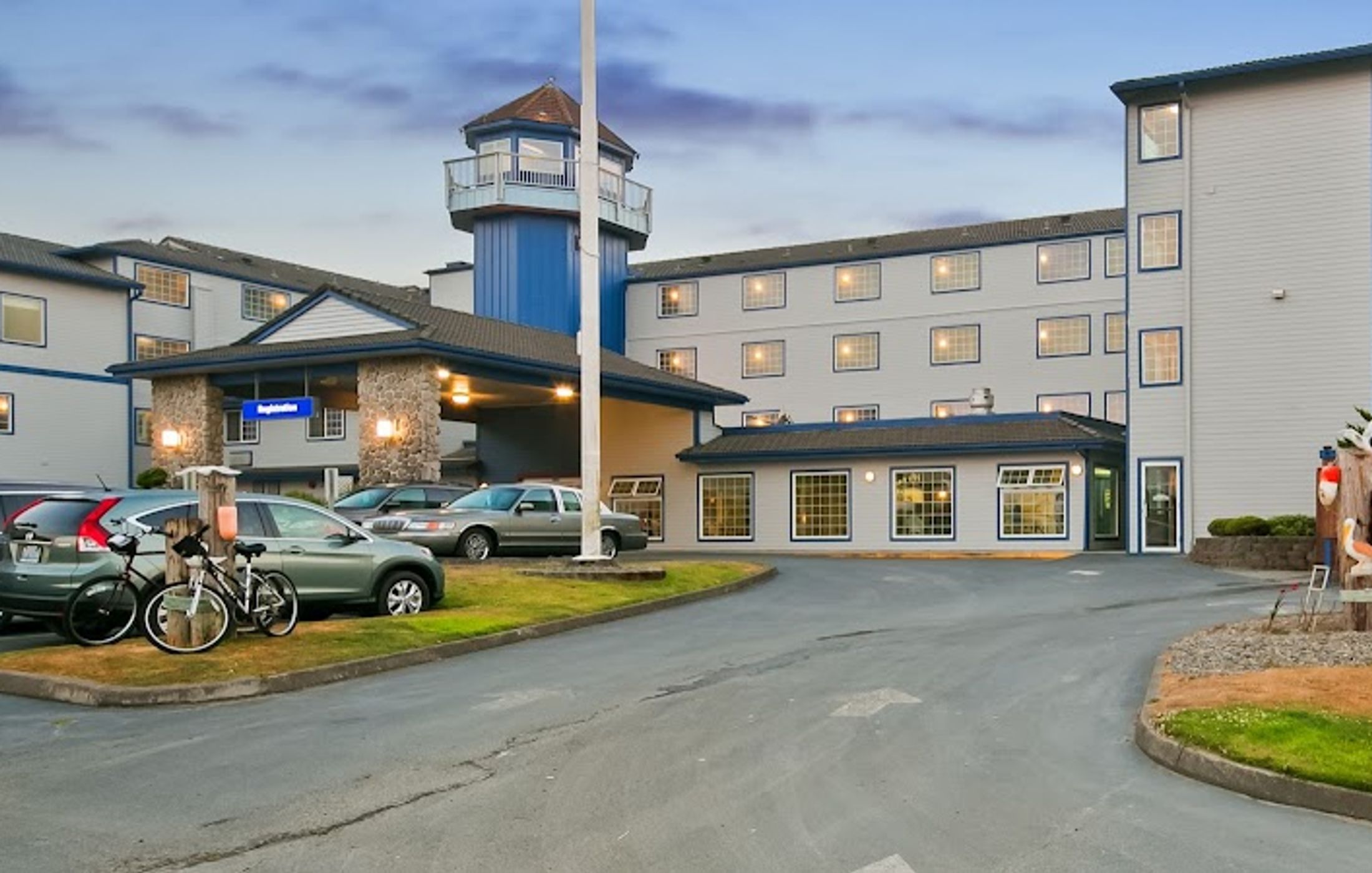 Lighthouse Suites Inn