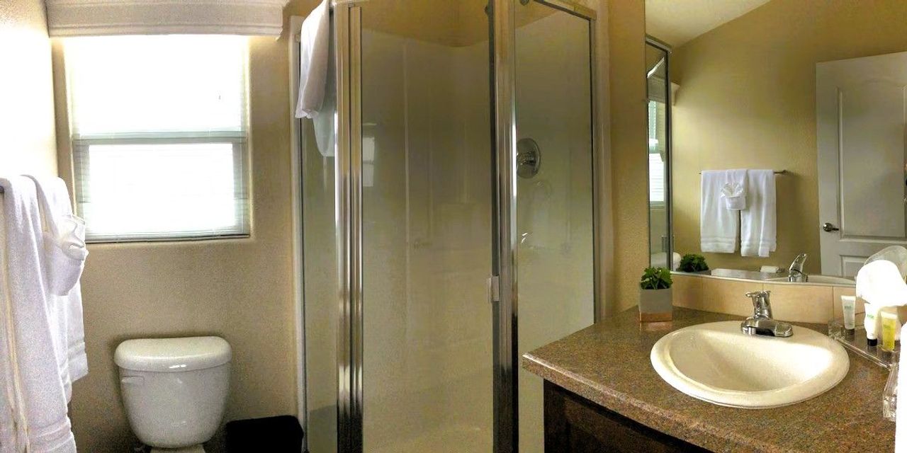 Photo of Village West Marina & Resort - "Riverside" Bungalow - Bathroom