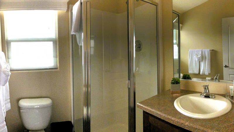 Photo of Village West Marina & Resort - "Riverside" Bungalow - Bathroom