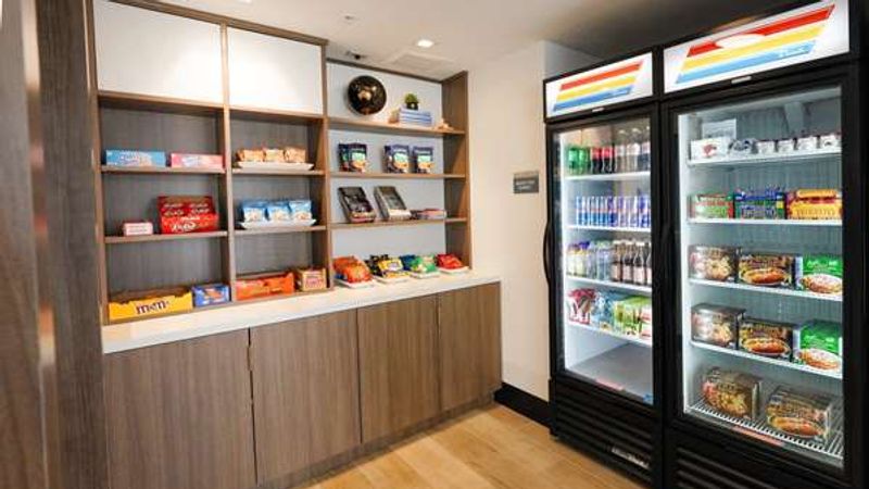 Photo of La Quinta Inn & Suites by Wyndham Santa Cruz