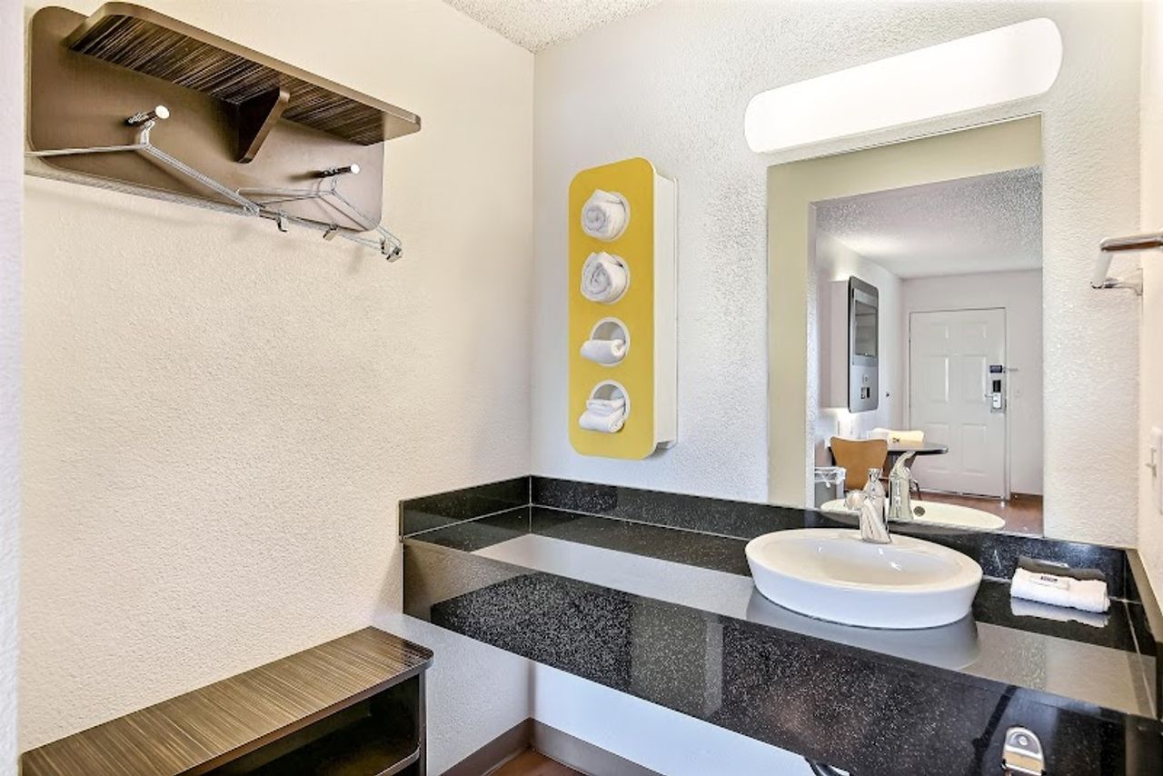 Photo of Motel 6 Oakland, CA - Embarcadero