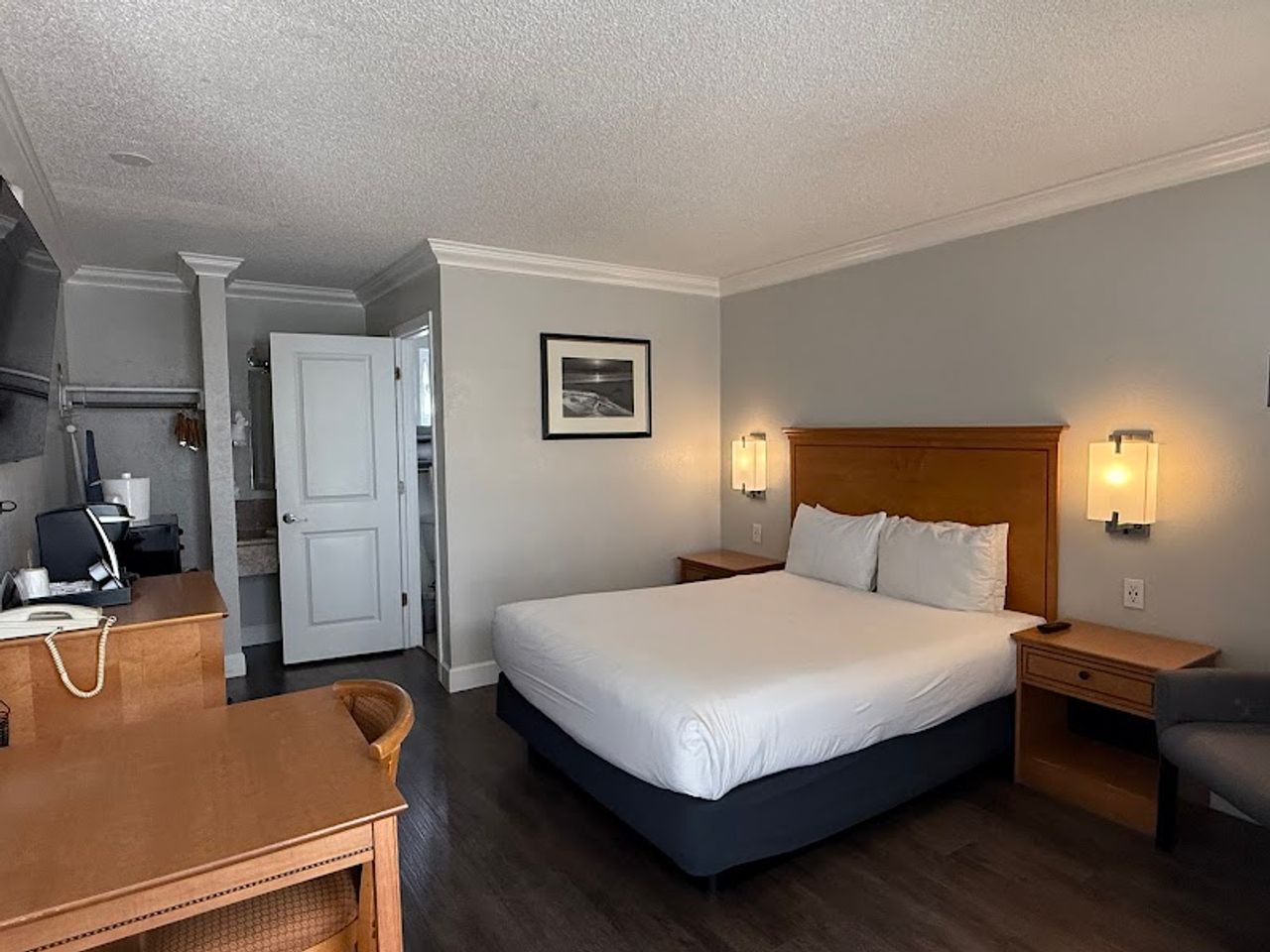 Photo of Stargazer Inn and Suites - Room, 1 Queen Bed, Flat TV, Work desk, Fridge, Microwave, Coffee machine