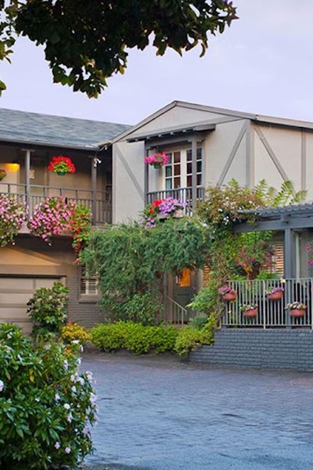 Photo of Carmel Country Inn - Exterior, Courtyard