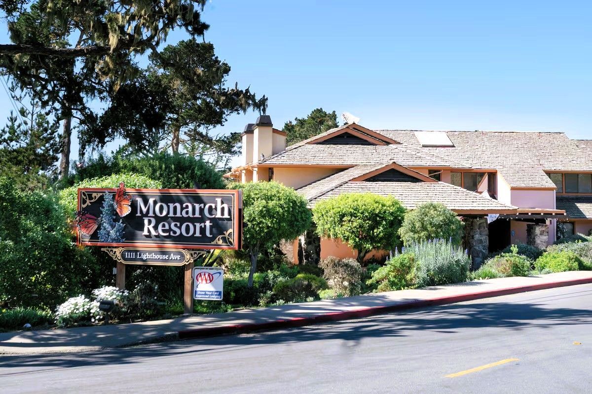 Monarch Resort - Exterior, Property entrance