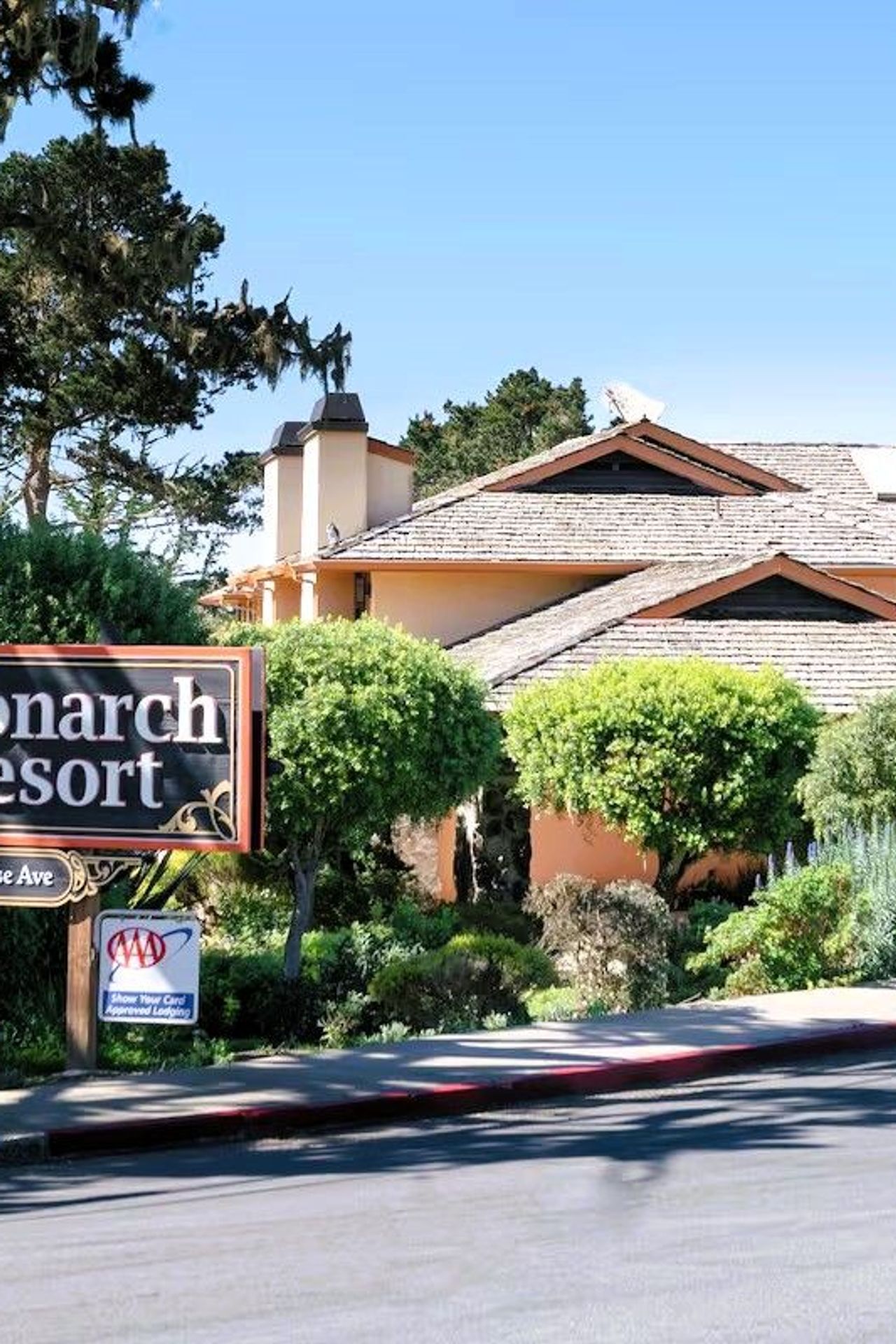 Monarch Resort - Exterior, Property entrance