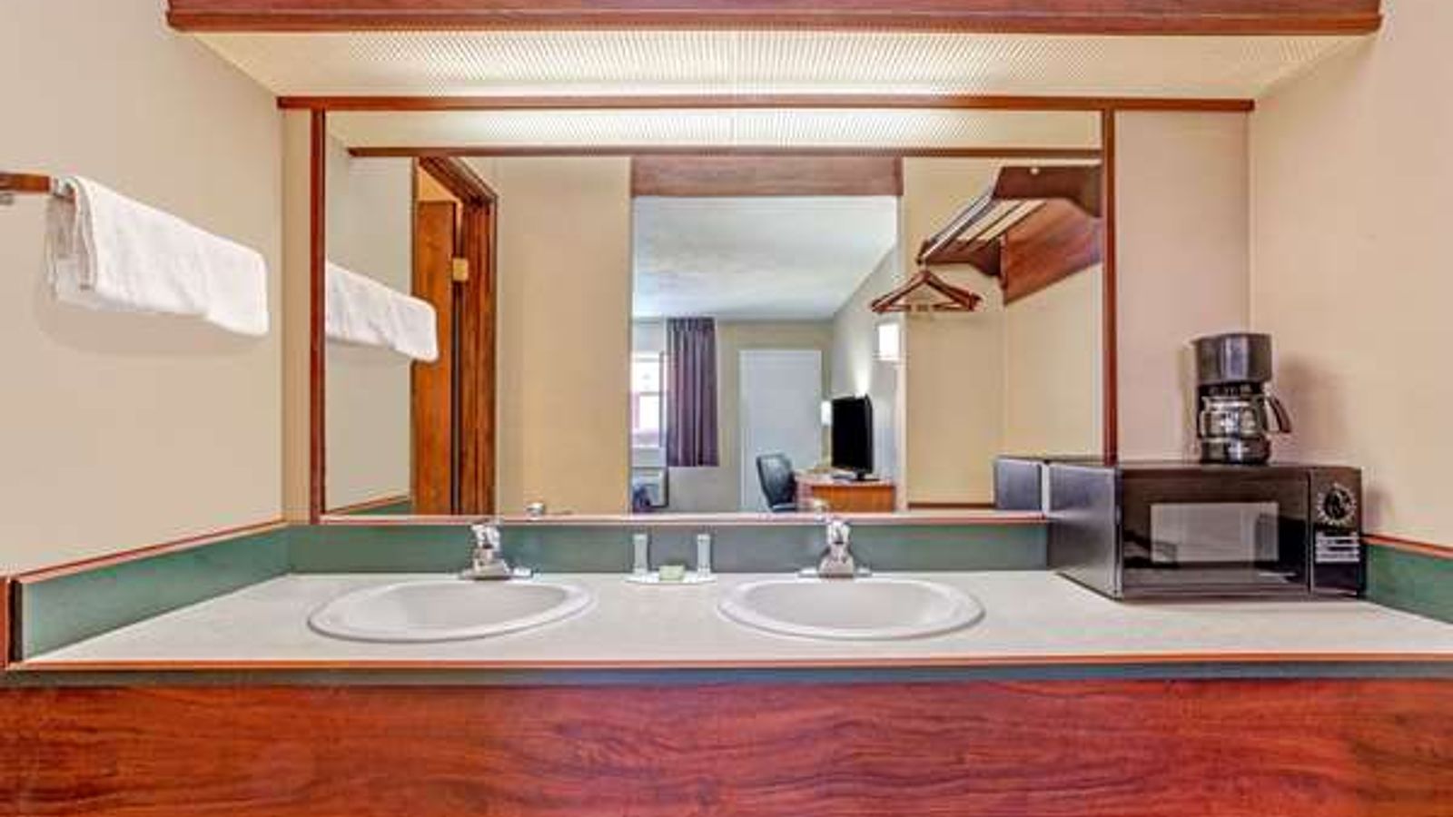 Photo of Super 8 by Wyndham Albany