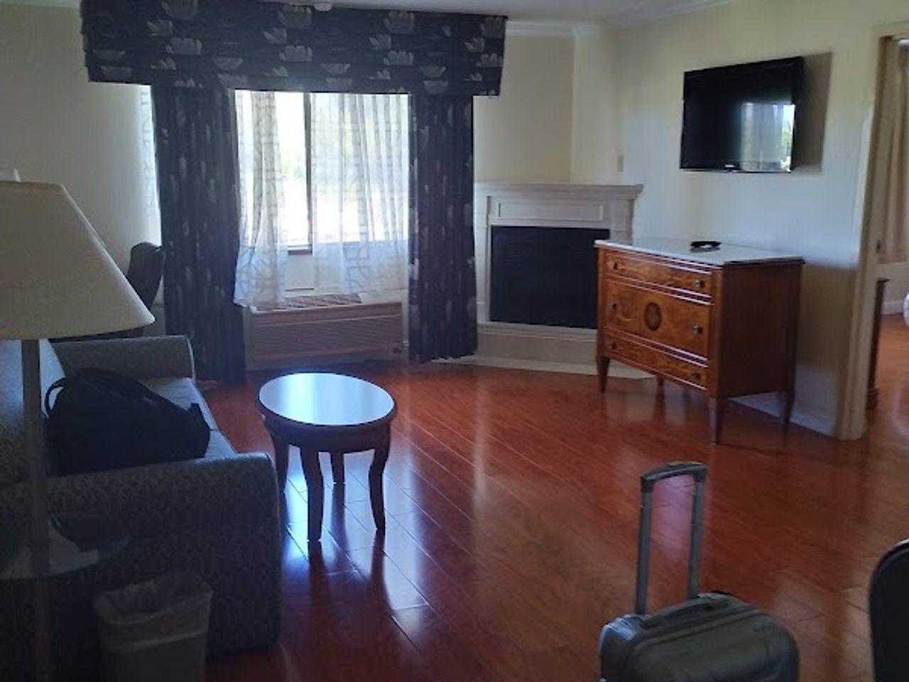 Photo of Days Inn & Suites by Wyndham Sunnyvale