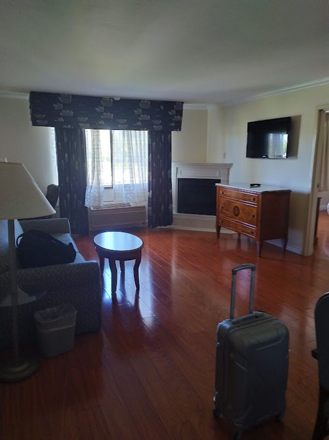 Photo of Days Inn & Suites by Wyndham Sunnyvale