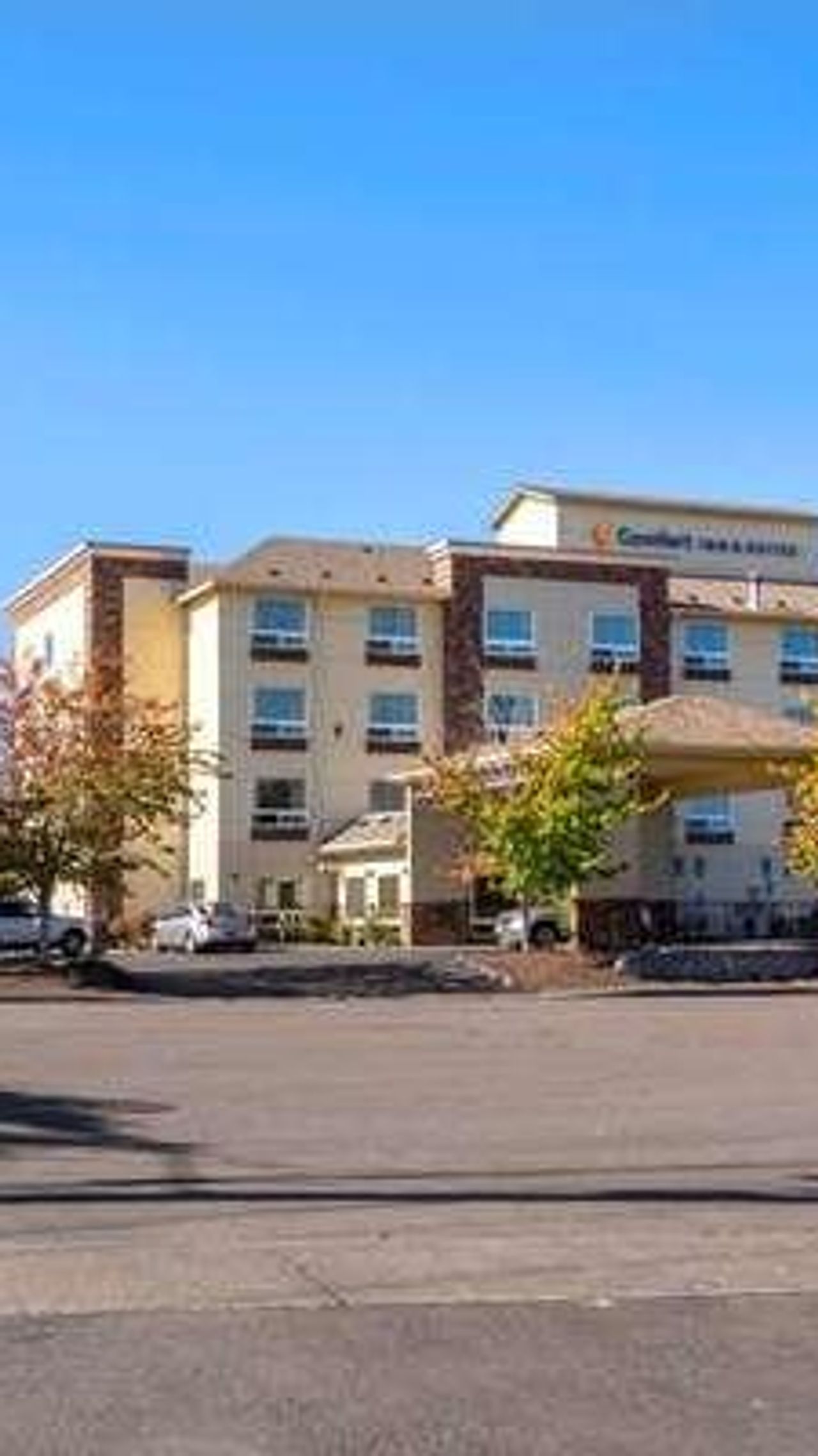 Photo of Comfort Inn & Suites