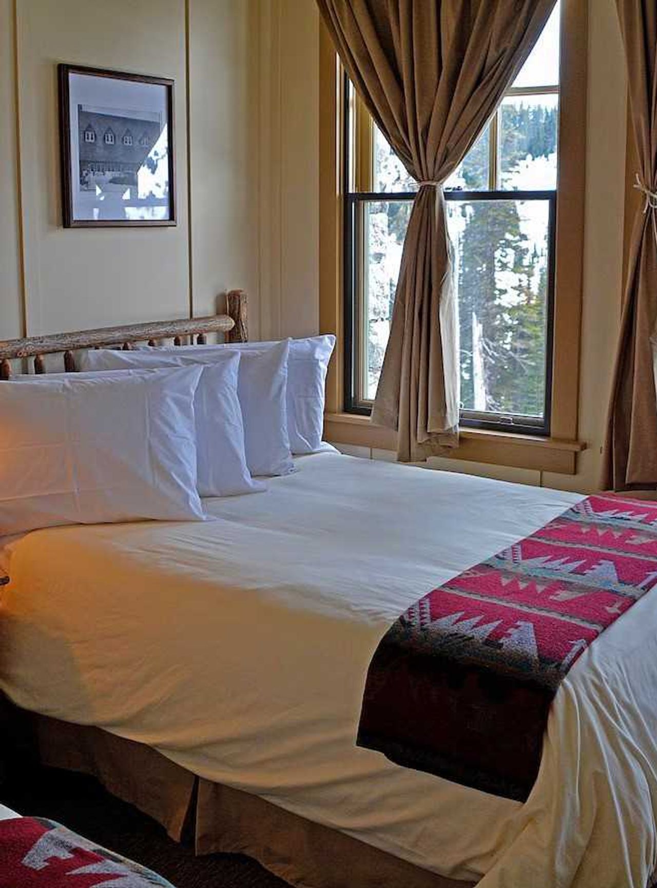 Paradise Inn Room