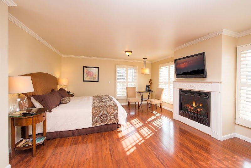 Photo of Sunset Inn - Superior King Suite, Large room, King bed with gas fireplace, refrigerator, shower and coffee Maker