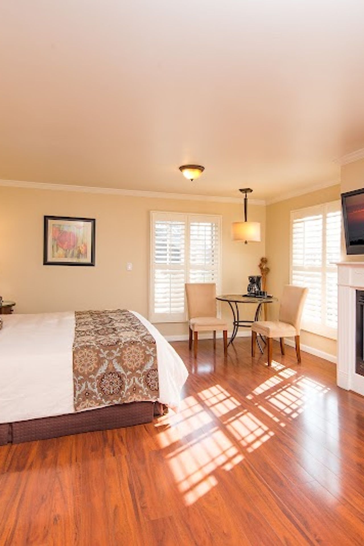 Photo of Sunset Inn - Superior King Suite, Large room, King bed with gas fireplace, refrigerator, shower and coffee Maker