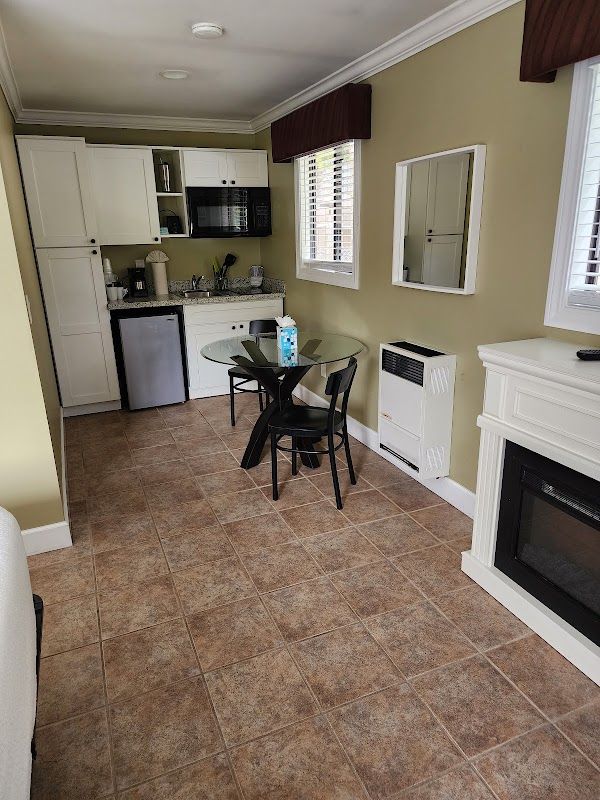 Photo of Sea Breeze Inn and Cottages - Queen Cottage Deluxe, Kitchenette