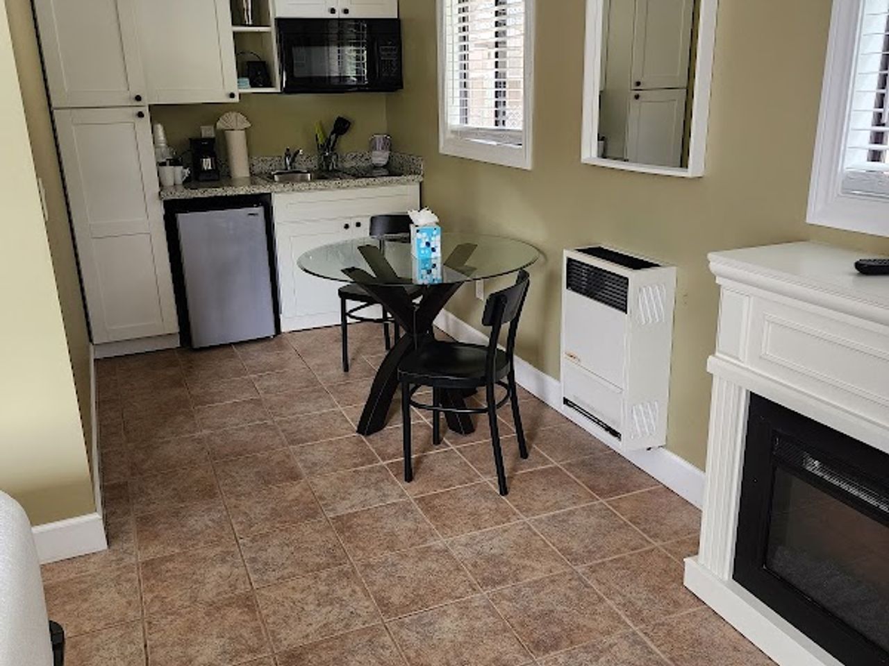 Photo of Sea Breeze Inn and Cottages - Queen Cottage Deluxe, Kitchenette