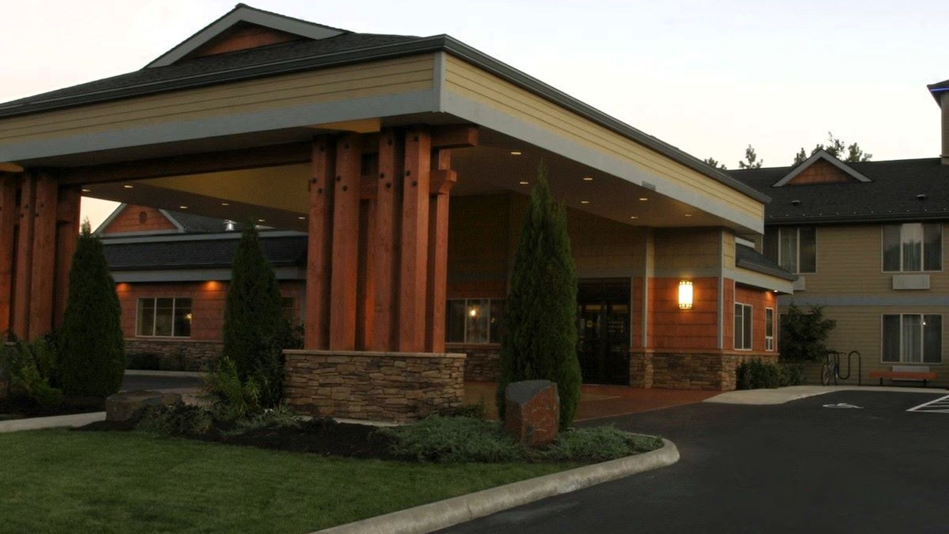 Best Western Snowcap Lodge