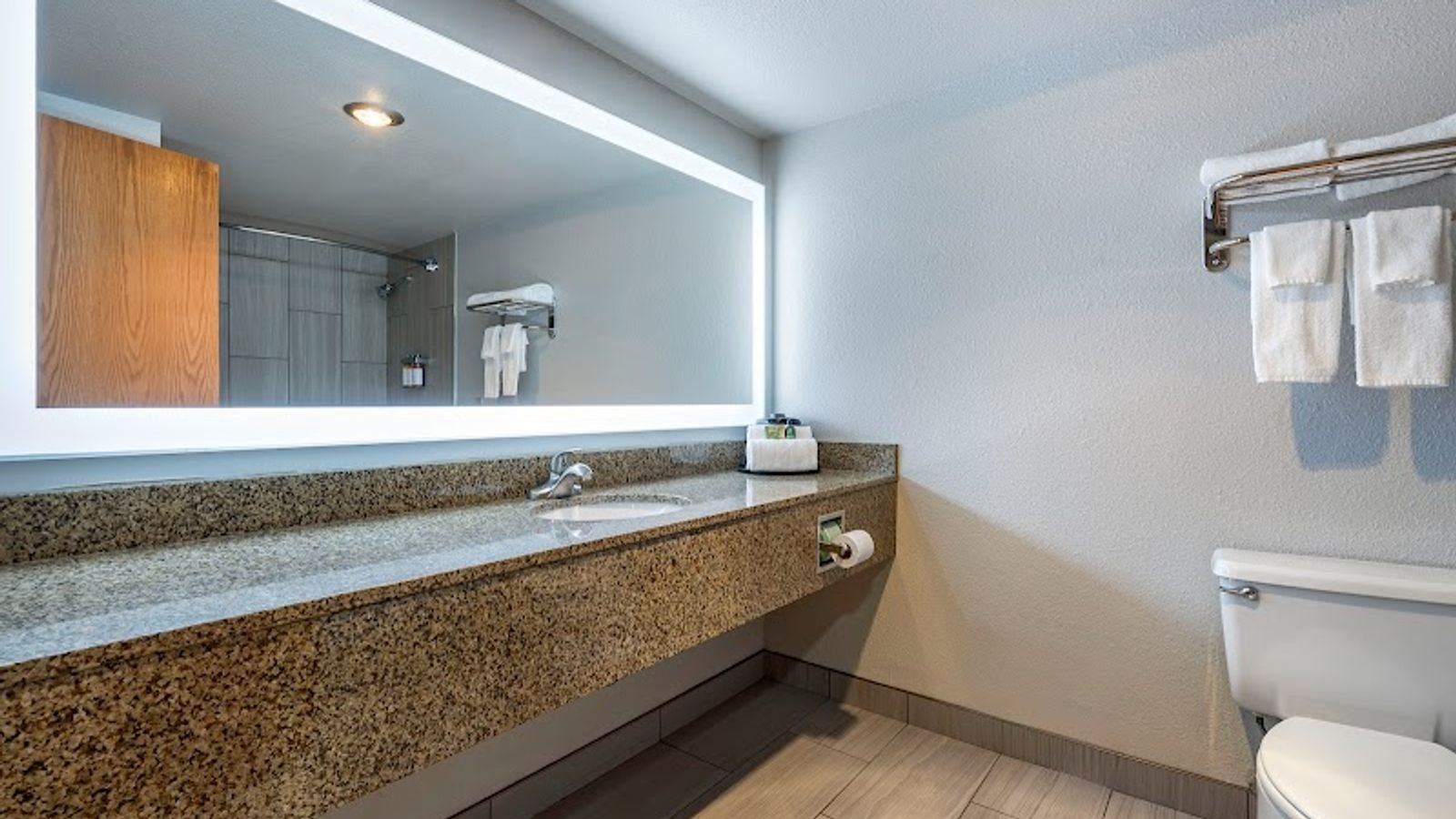 Photo of Hells Canyon Grand Hotel - Oversized bathrooms