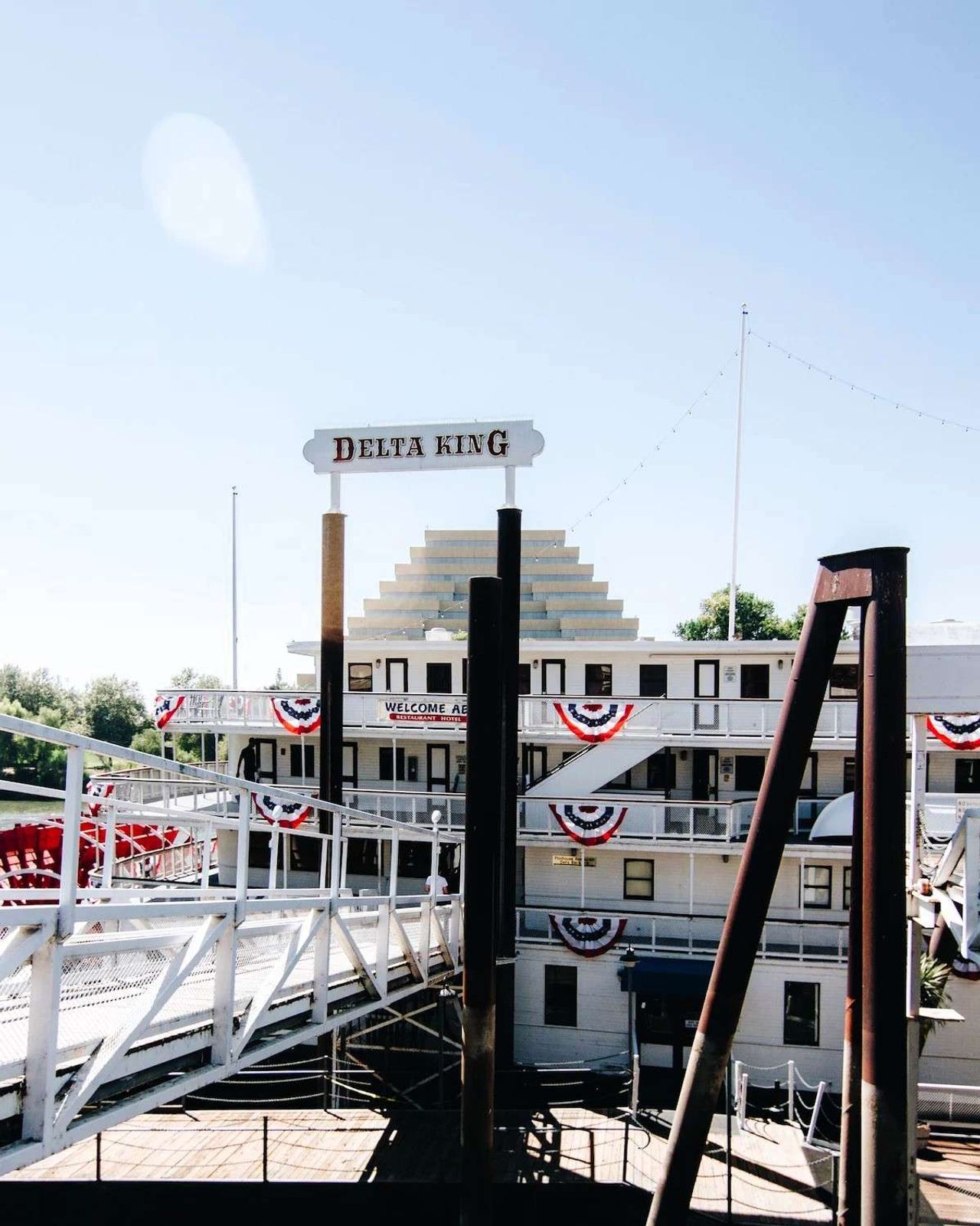 Delta King Hotel - Entrance