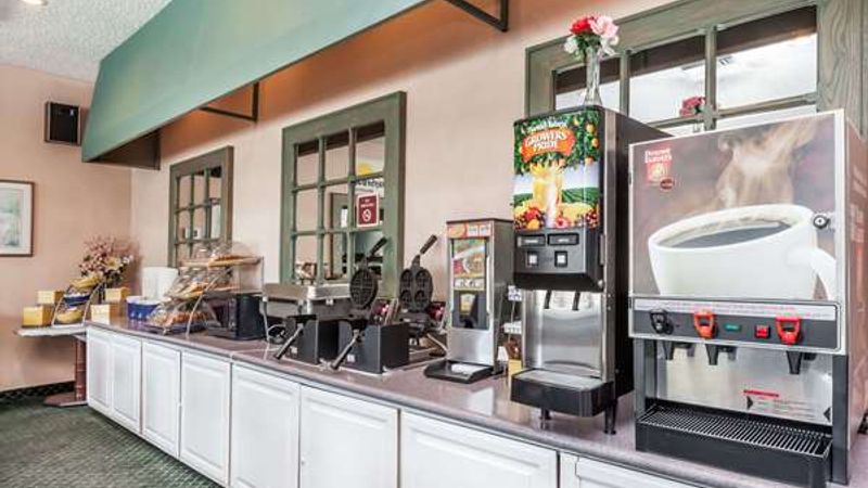 Photo of Days Inn & Suites by Wyndham Sunnyvale