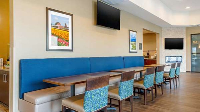 Photo of Comfort Suites Burlington near I-5