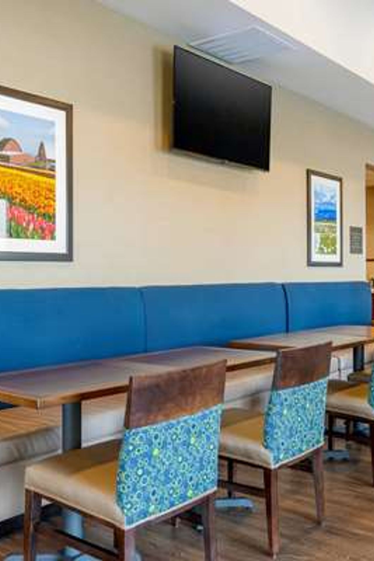 Photo of Comfort Suites Burlington near I-5