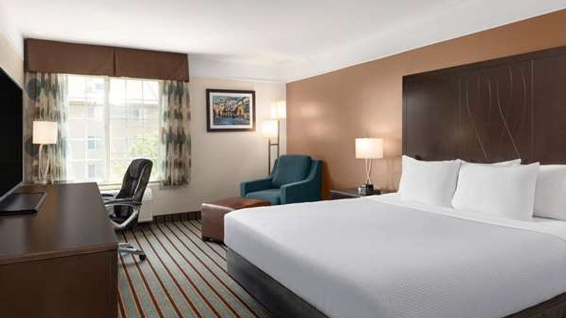 Photo of La Quinta Inn & Suites by Wyndham Bakersfield North