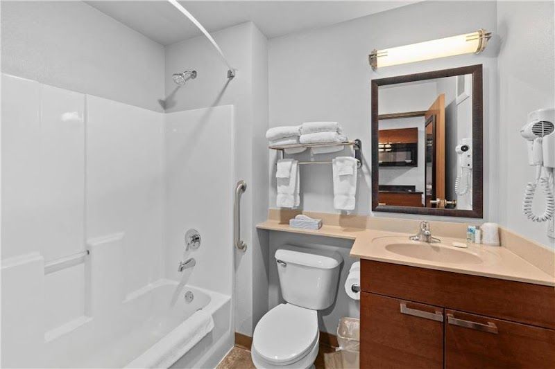 Photo of MainStay Suites Spokane Valley - Bathroom