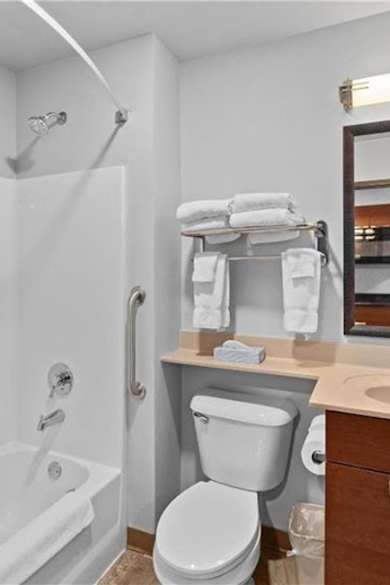 Photo of MainStay Suites Spokane Valley - Bathroom