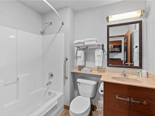Photo of MainStay Suites Spokane Valley - Bathroom