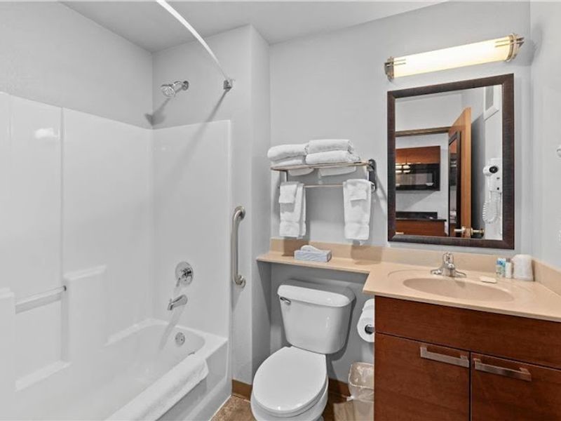 Photo of MainStay Suites Spokane Valley - Bathroom