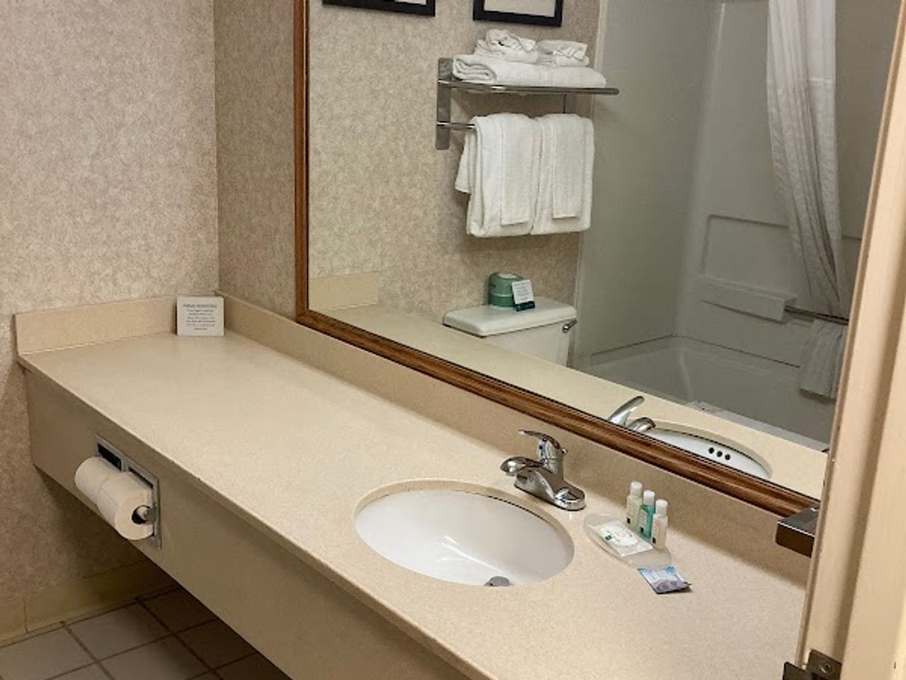 Photo of Quality Inn - Bathroom