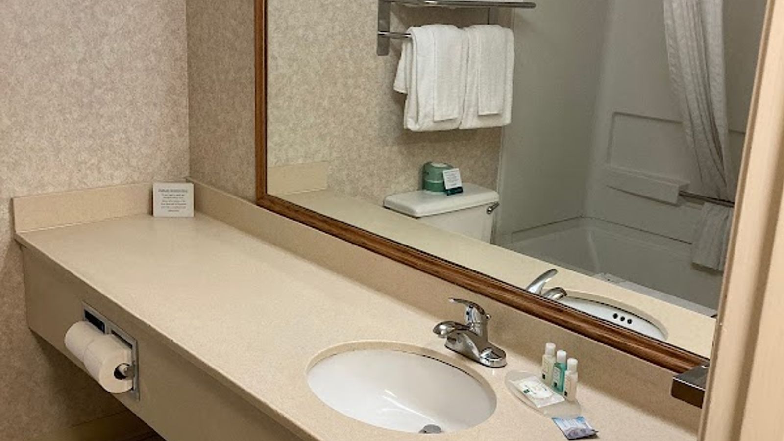 Photo of Quality Inn - Bathroom