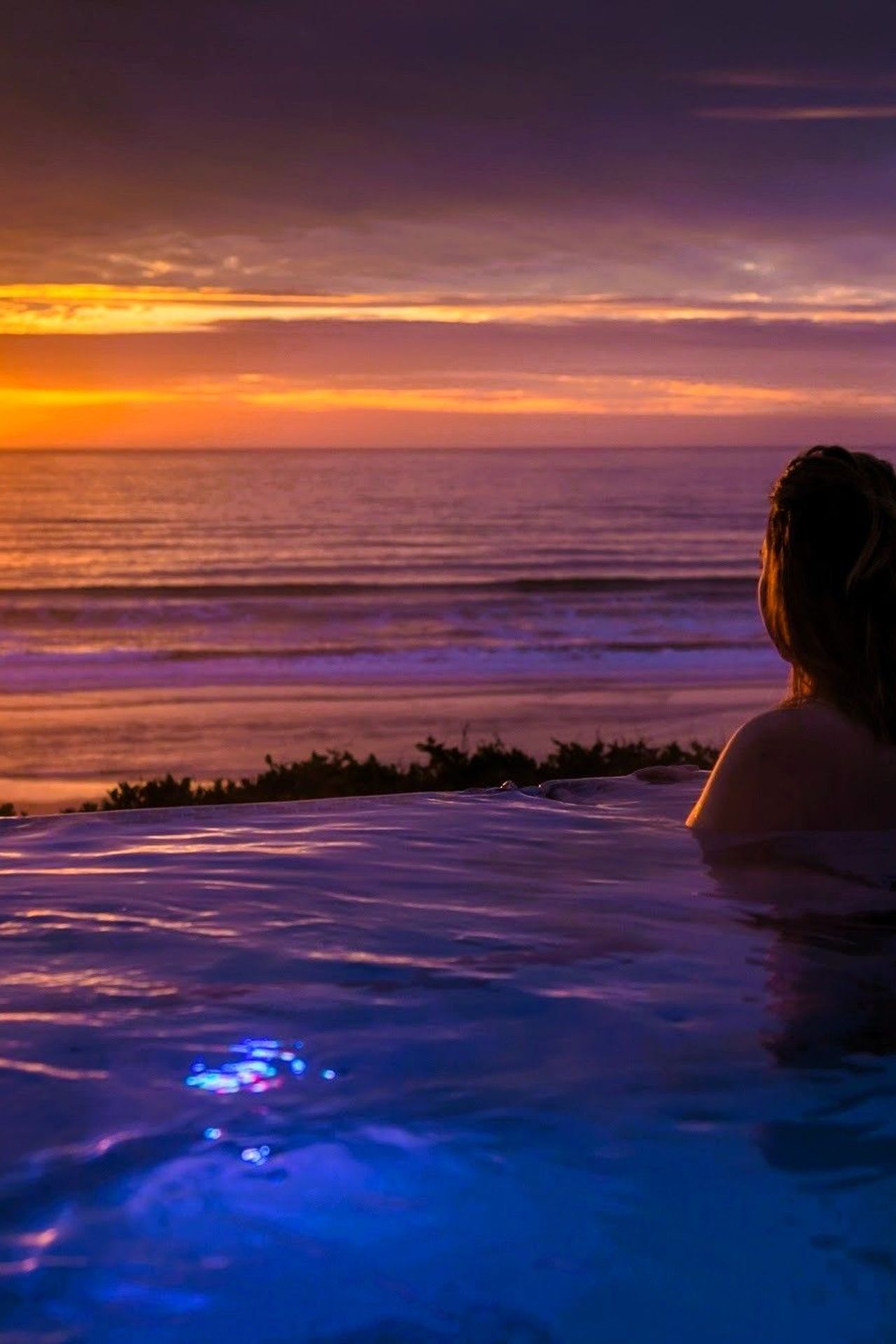 Inn at Nye Beach - Outdoor infinity spa pool overlooking the ocean