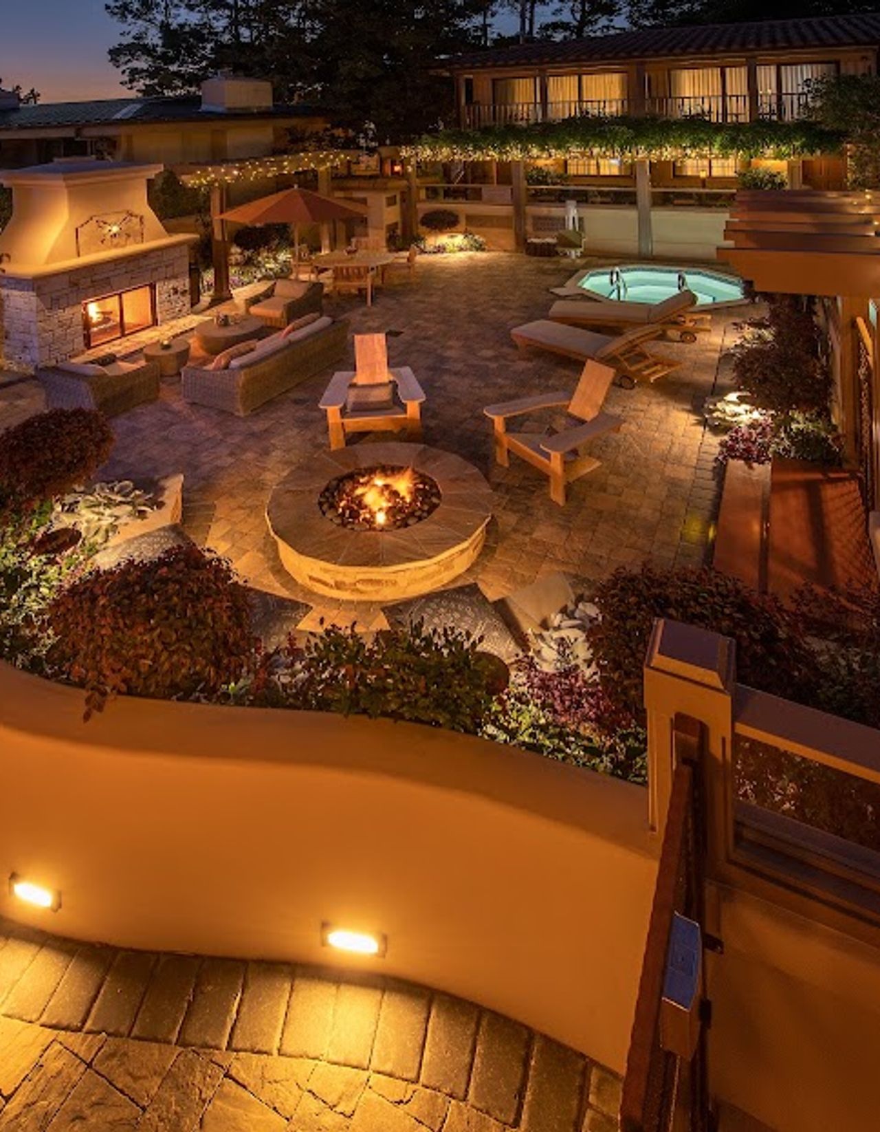 Photo of Horizon Inn & Ocean View Lodge - Courtyard and sundeck lounging areas