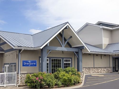 SilverStone Inn & Suites