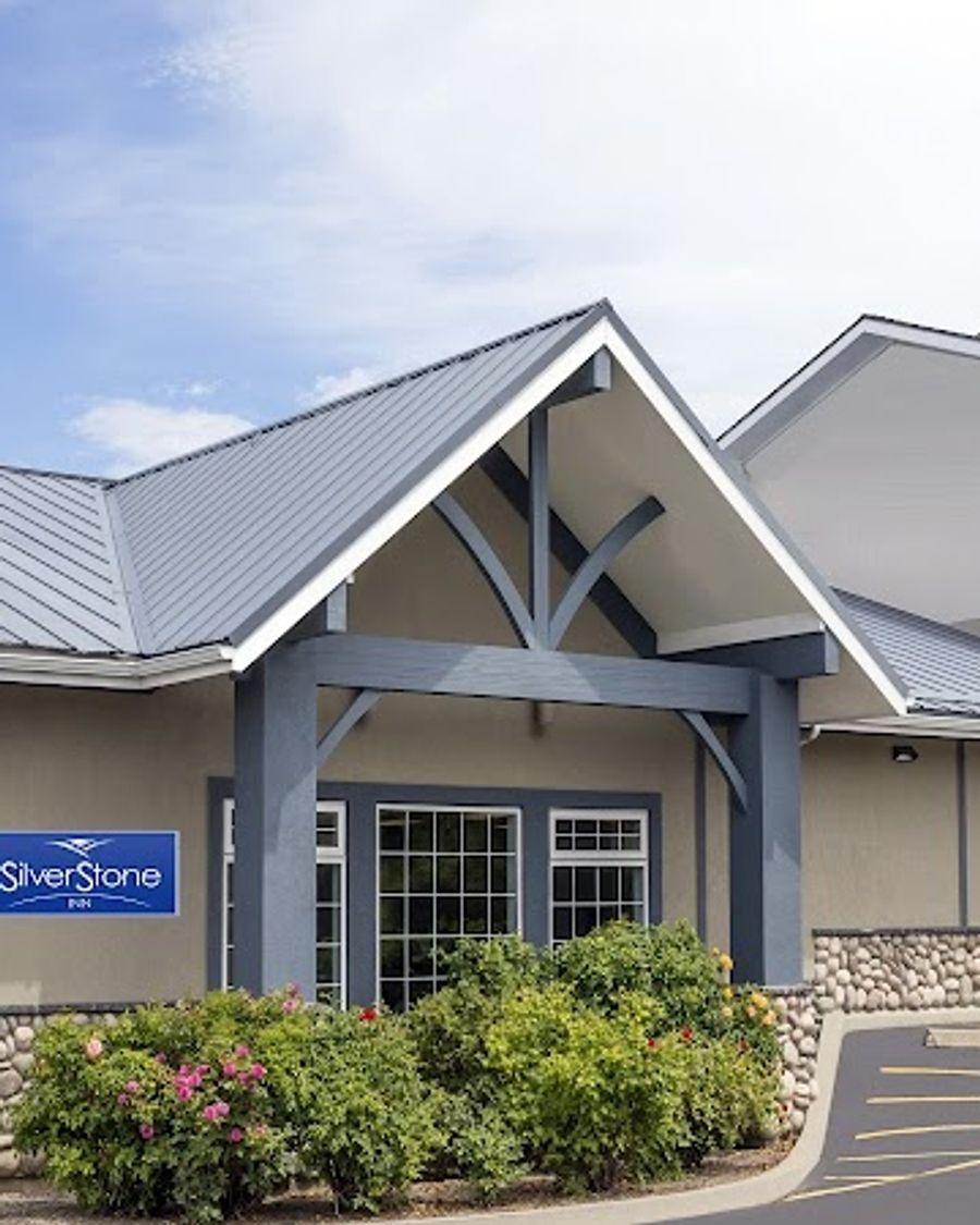 SilverStone Inn & Suites