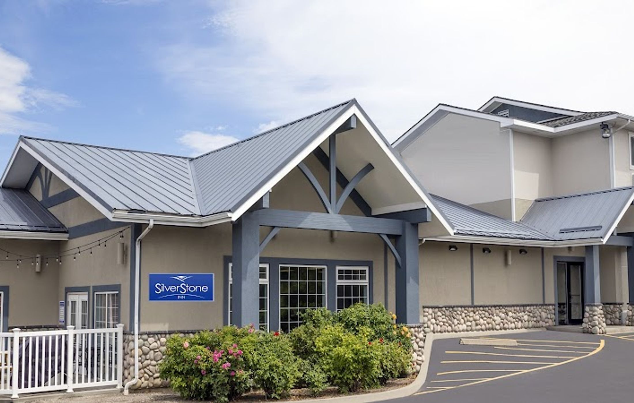 SilverStone Inn & Suites