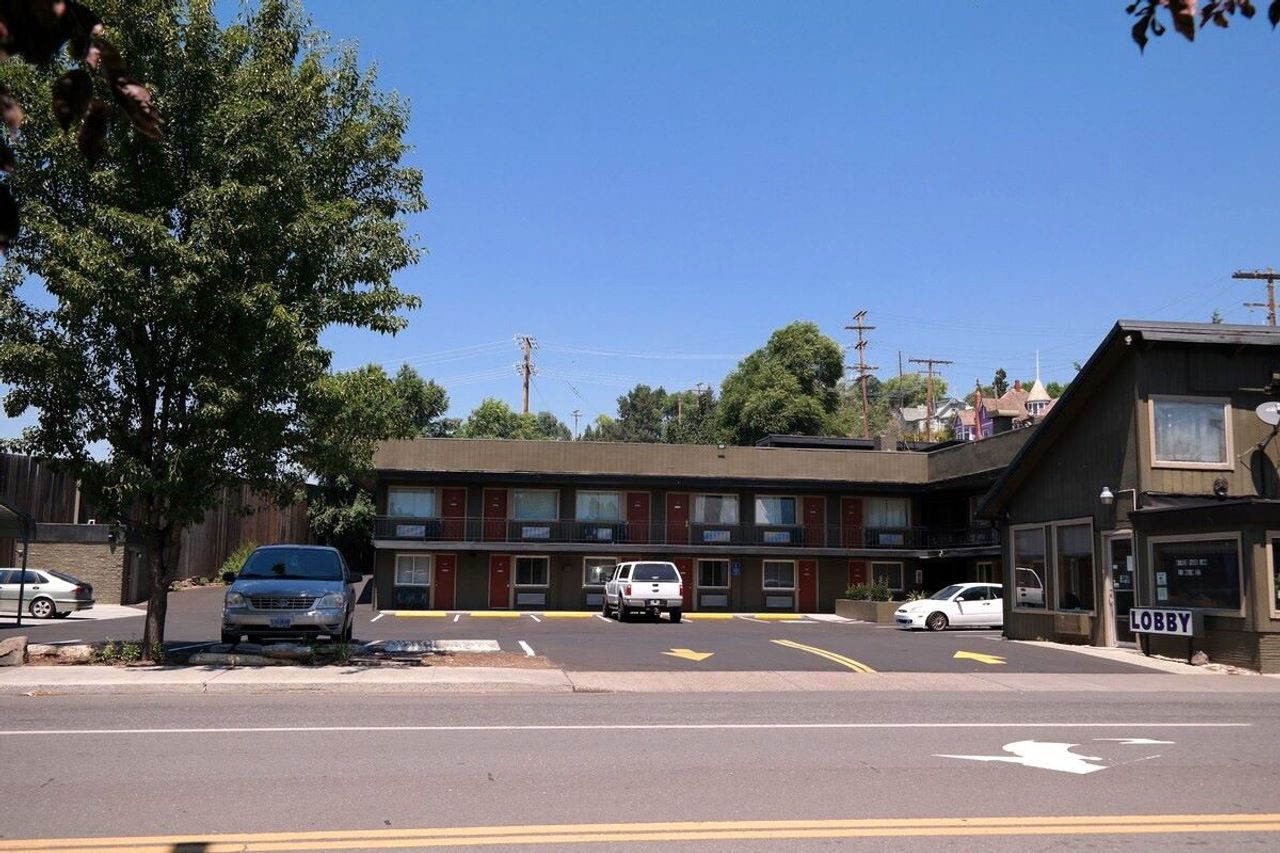 The Exterior of River Park Inn