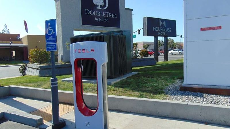 Photo of DoubleTree by Hilton Hotel Bakersfield