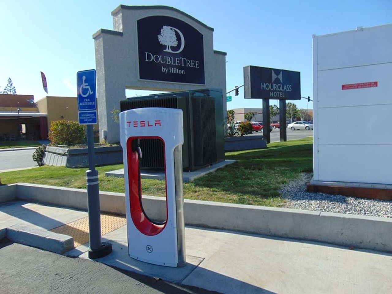 Photo of DoubleTree by Hilton Hotel Bakersfield