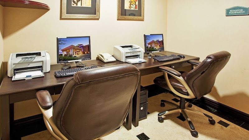 Photo of Holiday Inn Express & Suites Roseville - Galleria Area, an IHG Hotel