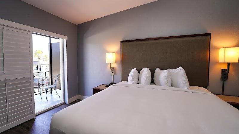 Photo of Seaside Inn & Suites