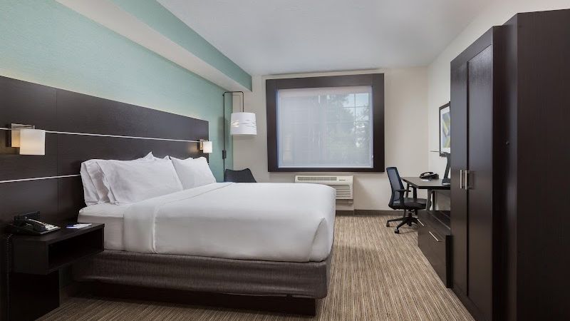 Photo of Holiday Inn Express & Suites Eugene Downtown - University, an IHG Hotel - Room, King Bed