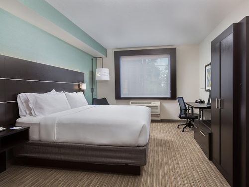Photo of Holiday Inn Express & Suites Eugene Downtown - University, an IHG Hotel - Room, King Bed